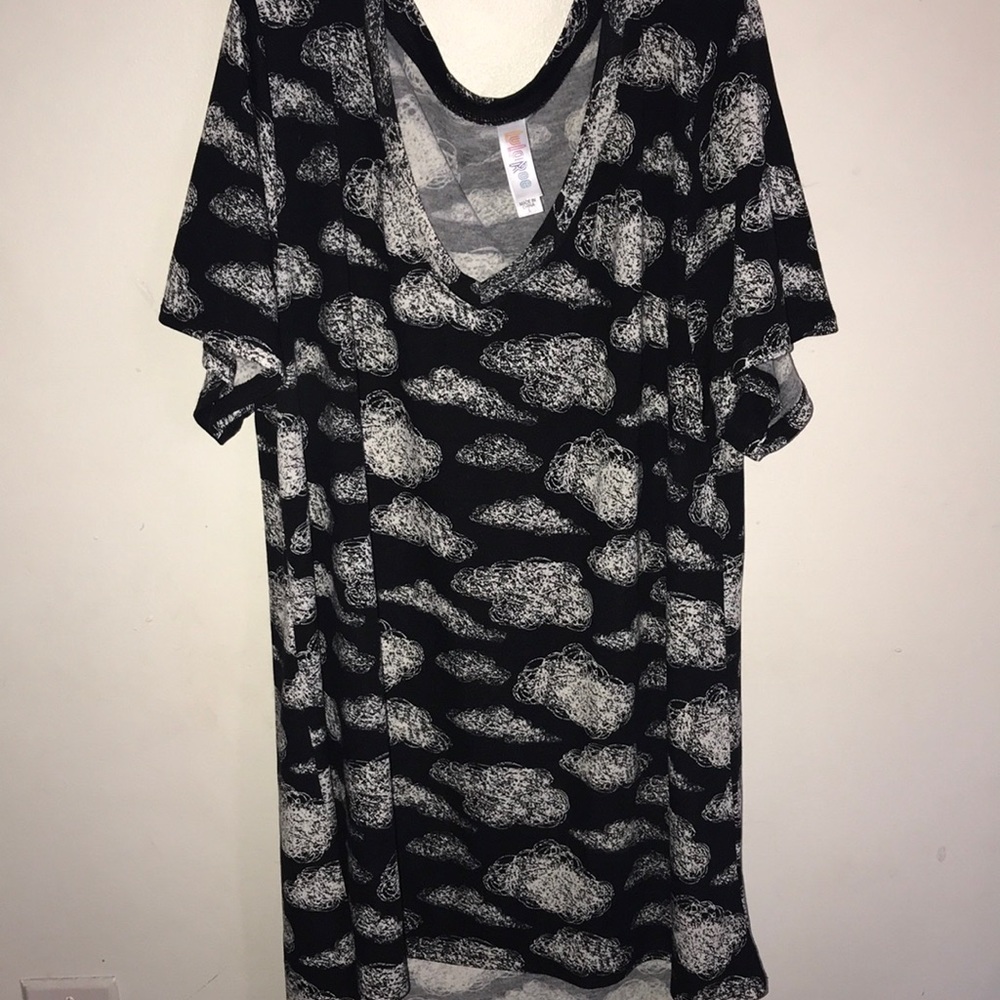 LulaRoe cloud short sleeve shirt size large
